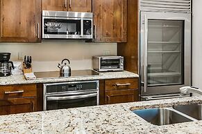 Townsend Place B-106 1 Bedroom Condo by RedAwning