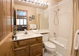 Townsend Place B-106 1 Bedroom Condo by RedAwning