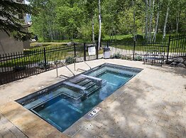 Townsend Place B-106 1 Bedroom Condo by RedAwning