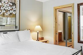 Townsend Place B-106 1 Bedroom Condo by RedAwning