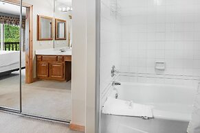 Townsend Place B-106 1 Bedroom Condo by RedAwning