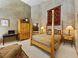 Gold King Chalet 3 Bedroom Townhouse by RedAwning