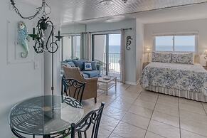 Royal Gulf Beach & Racquet Club 5802 Condo by RedAwning