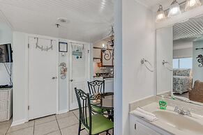 Royal Gulf Beach & Racquet Club 5802 Condo by RedAwning