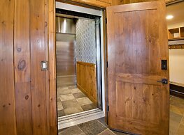 Luxury Penthouse at Bear Paw Lodge