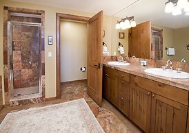 Luxury Penthouse at Bear Paw Lodge