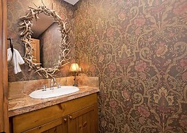 Luxury Penthouse at Bear Paw Lodge