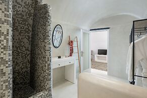 Apeiron Blue Santorini - Sustainable Adults Only 14+