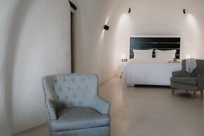 Apeiron Blue Santorini - Sustainable Adults Only 14+