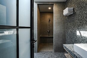 LOA Living Solo Baru