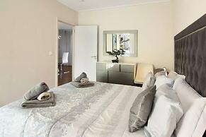 1 Bed Apartment Sleeps 4 With Pool