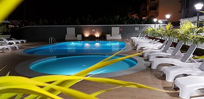 1 Bed Apartment Sleeps 4 With Pool