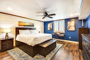 DP 601C is a Gorgeous 2 BR with Boat Slip by RedAwning