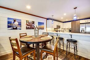 DP 601C is a Gorgeous 2 BR with Boat Slip by RedAwning