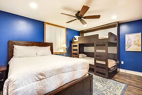 DP 601C is a Gorgeous 2 BR with Boat Slip by RedAwning