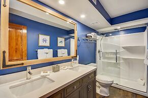 DP 601C is a Gorgeous 2 BR with Boat Slip by RedAwning