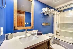 DP 601C is a Gorgeous 2 BR with Boat Slip by RedAwning