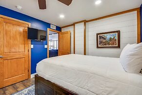 DP 601C is a Gorgeous 2 BR with Boat Slip by RedAwning