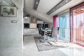 Luxury Spacious apt Near Znjan Beach w sea View