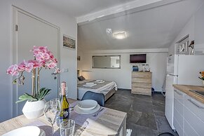 Honeymoon Suite Črni Kal