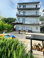 Large 95 m2 apt w. the sea View, Balcony and gar