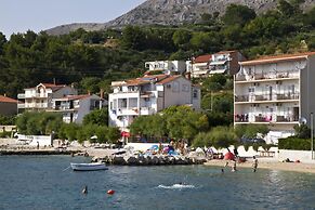 Large 95 m2 apt w. the sea View, Balcony and gar