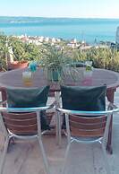 Large 95 m2 apt w. the sea View, Balcony and gar