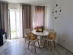 Large 95 m2 apt w. the sea View, Balcony and gar