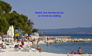 Large 95 m2 apt w. the sea View, Balcony and gar