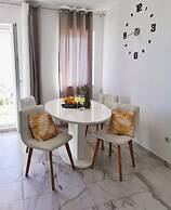 Large 95 m2 apt w. the sea View, Balcony and gar