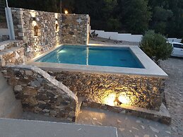 Chaihoutes stone House into Olive farm in Zia