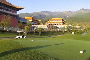 Dali Art Golf Hotel