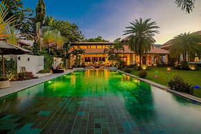 Bali Style Mansion in Great Location WL2