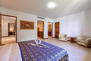 Bali Style Mansion in Great Location WL2