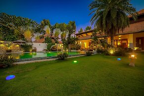 Bali Style Mansion in Great Location WL2