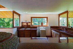 Bali Style Mansion in Great Location WL2