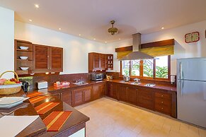 Bali Style Mansion in Great Location WL2