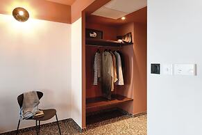 Dina Morgabine Saint Denis