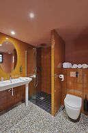 Dina Morgabine Saint Denis