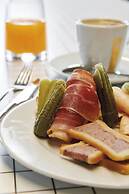 Dina Morgabine Saint Denis