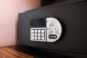 Dina Morgabine Saint Denis