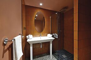 Dina Morgabine Saint Denis