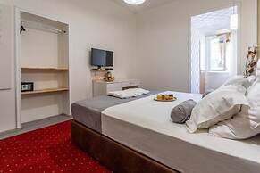 Spacious Deluxe Room - Hotel Rose