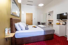 Spacious Deluxe Room - Hotel Rose