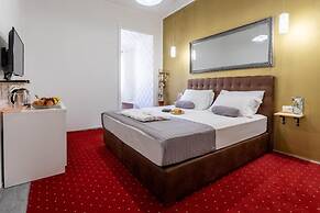 Spacious Deluxe Room - Hotel Rose
