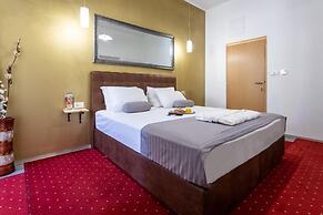 Spacious Deluxe Room - Hotel Rose