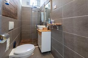 Spacious Deluxe Room - Hotel Rose