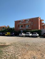 Villa ata Razanac - Apartment With sea View