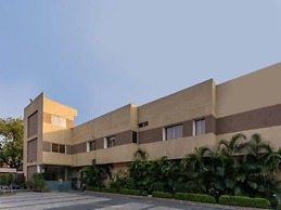 Goroomgo Luxury Star Inn Sum Hospital Bhubaneswar