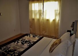 Urbana the Charming Well-lit two Bedrooms Apartment